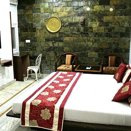 Kaveri Hotel And Restaurant Yamuna Nagar Exterior photo