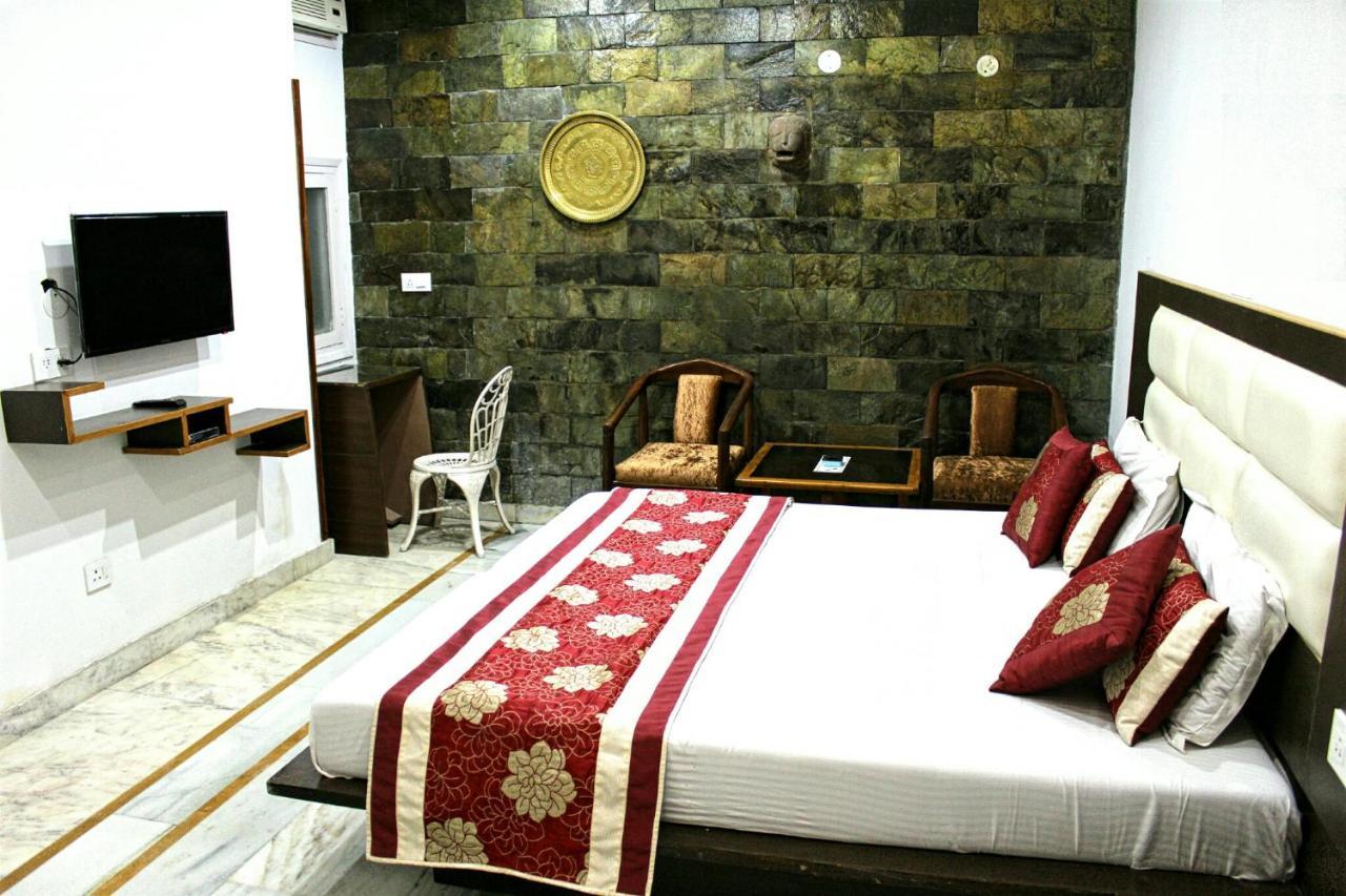 Kaveri Hotel And Restaurant Yamuna Nagar Exterior photo